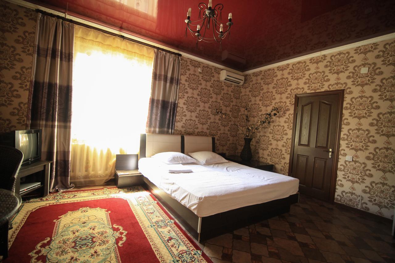 Carzone Motel Bishkek Esterno foto